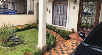 Casas en Las Cumbres | Casa finamente remodelada y con garita en PH Lagos del Norte