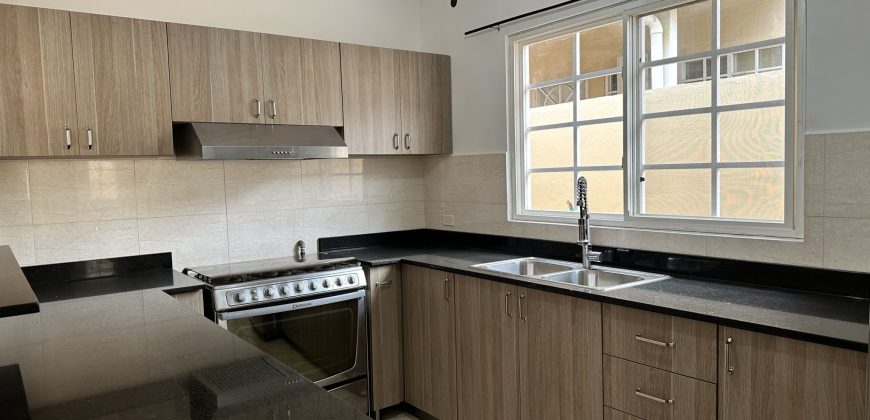 BRISAS DEL GOLF EN VENTA CON GARITA Y PANELES SOLARES