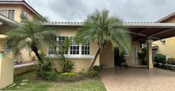 BRISAS DEL GOLF EN VENTA CON GARITA Y PANELES SOLARES