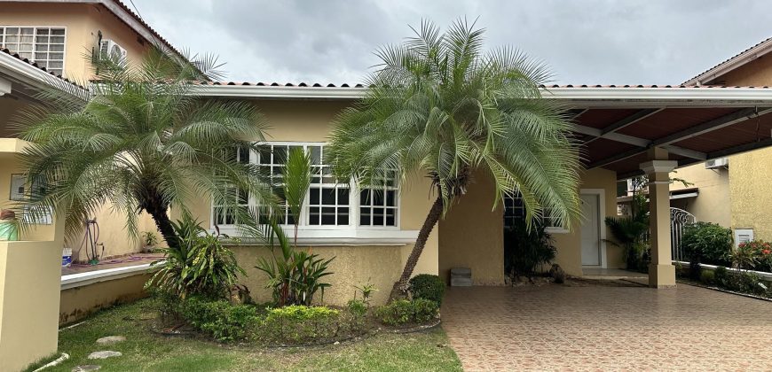 BRISAS DEL GOLF EN VENTA CON GARITA Y PANELES SOLARES