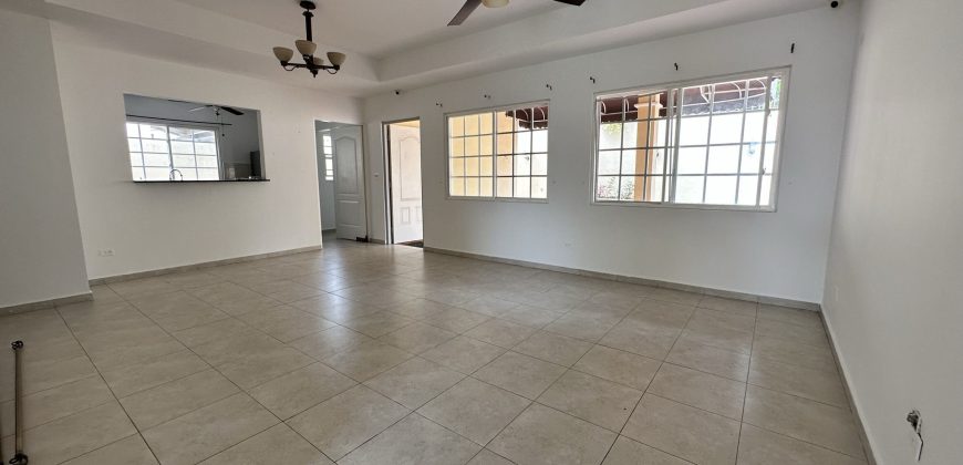 BRISAS DEL GOLF EN VENTA CON GARITA Y PANELES SOLARES