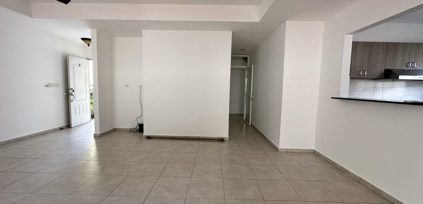 BRISAS DEL GOLF EN VENTA CON GARITA Y PANELES SOLARES