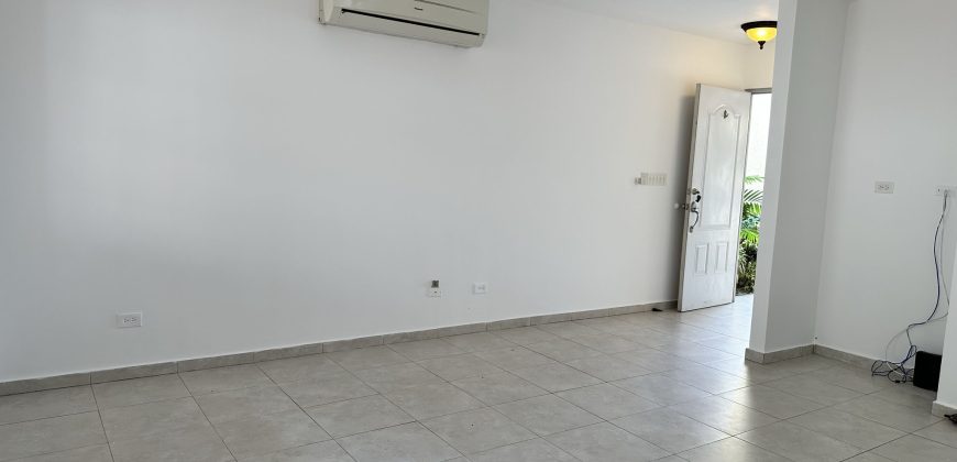 BRISAS DEL GOLF EN VENTA CON GARITA Y PANELES SOLARES