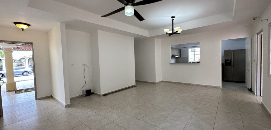 BRISAS DEL GOLF EN VENTA CON GARITA Y PANELES SOLARES