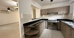 BRISAS DEL GOLF EN VENTA CON GARITA Y PANELES SOLARES