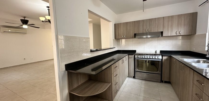 BRISAS DEL GOLF EN VENTA CON GARITA Y PANELES SOLARES