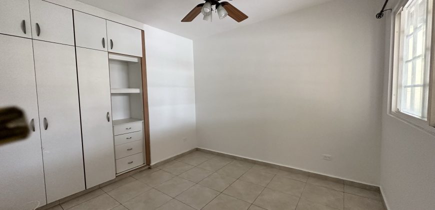 BRISAS DEL GOLF EN VENTA CON GARITA Y PANELES SOLARES