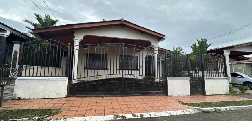 CASA EN BRISAS DEL GOLF DE 4 RECÁMARAS 220K