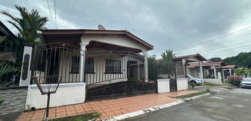 CASA EN BRISAS DEL GOLF DE 4 RECÁMARAS 220K
