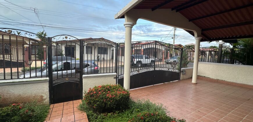 CASA EN BRISAS DEL GOLF DE 4 RECÁMARAS 220K