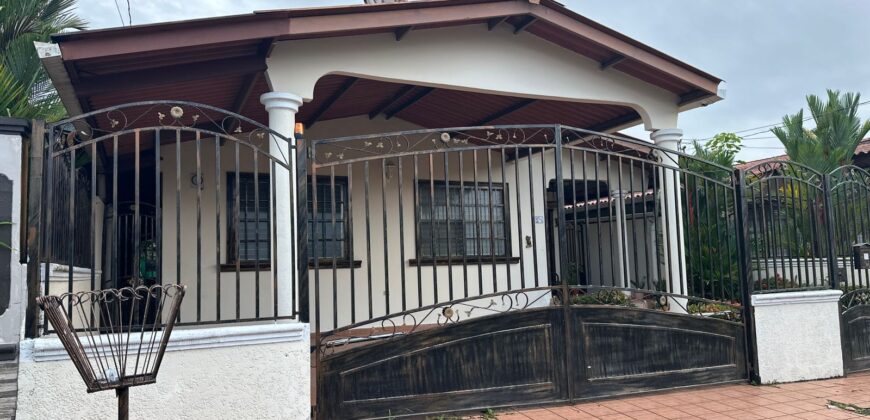 CASA EN BRISAS DEL GOLF DE 4 RECÁMARAS 220K