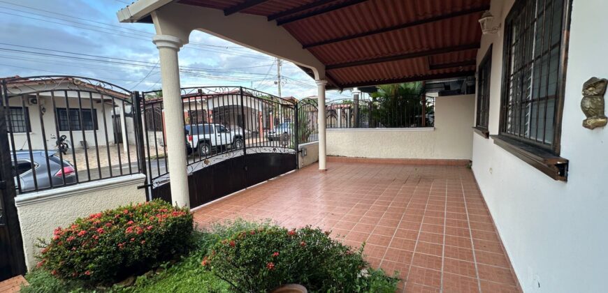 CASA EN BRISAS DEL GOLF DE 4 RECÁMARAS 220K