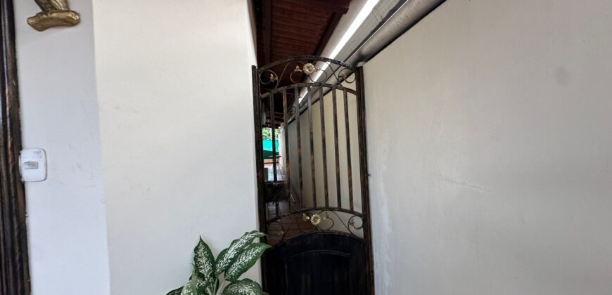 CASA EN BRISAS DEL GOLF DE 4 RECÁMARAS 220K