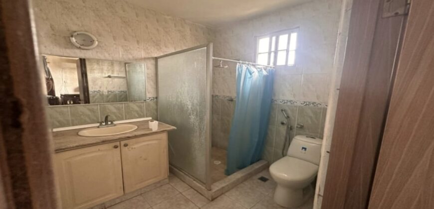 Casa en Urbanización Albader I: 7 Atributos Únicos de esta Residencia