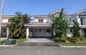 Casa en PH Quintas de Versalles: Una Oportunidad Impresionante en Juan Díaz