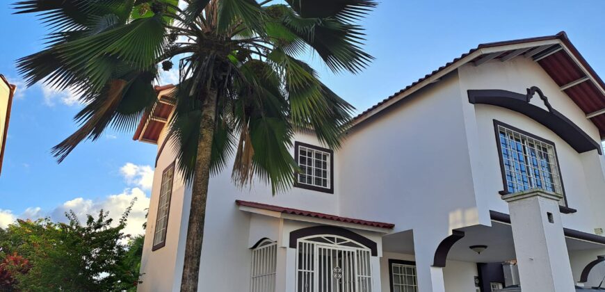 Casa en Venta en Palmas Bellas, Villa Zaita 220K