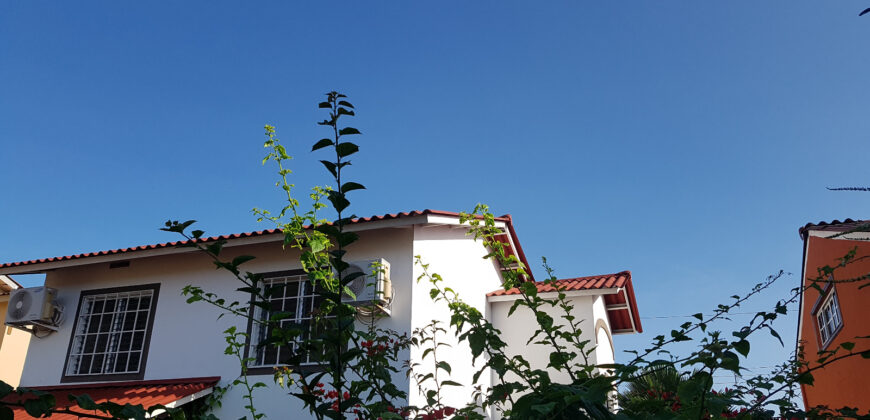 Casa en Venta en Palmas Bellas, Villa Zaita 220K