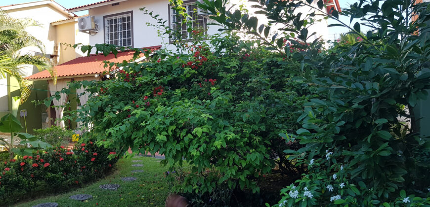 Casa en Venta en Palmas Bellas, Villa Zaita 220K