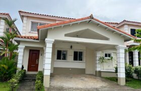 Casa en alquiler en Brisas del Golf, Brisas Village | 3 recámaras