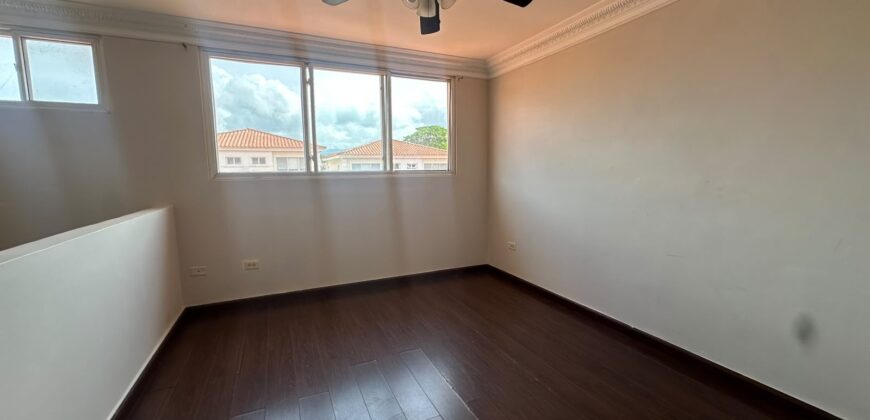 Casa en alquiler en Brisas del Golf, Brisas Village | 3 recámaras