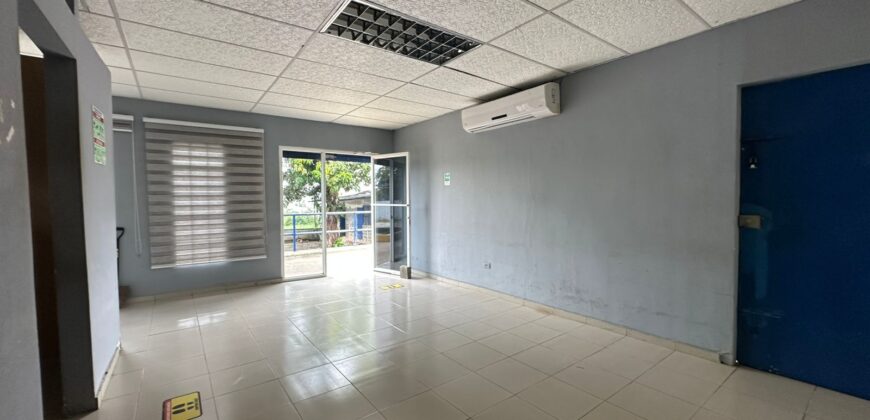 Galera con oficinas y amplio patio en alquiler en Pedregal | 2,168 m²