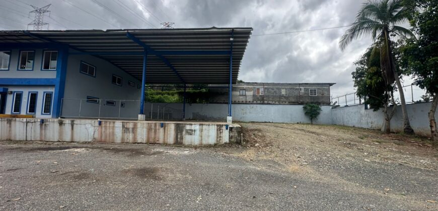 Galera con oficinas y amplio patio en alquiler en Pedregal | 2,168 m²