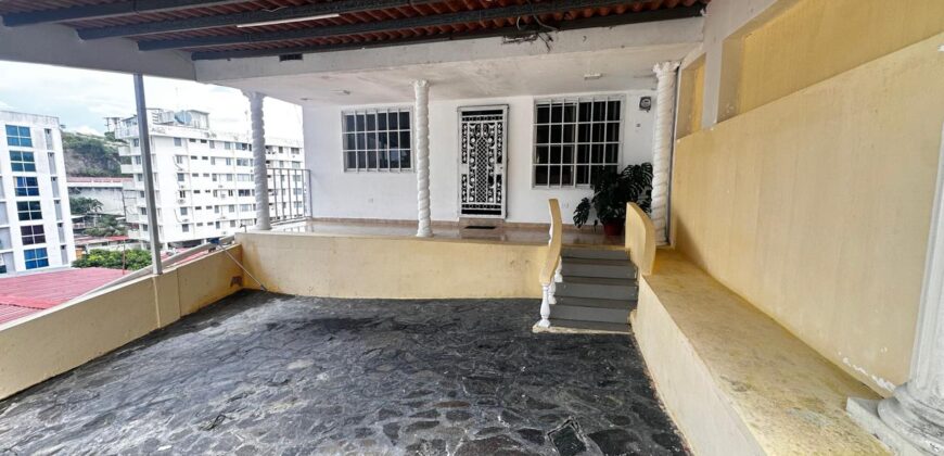 Casa en venta en El Crisol con gran vista y excelente ubicación