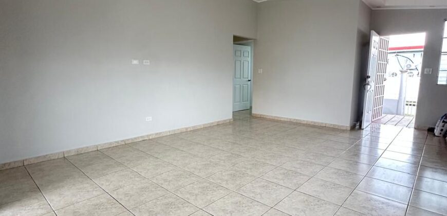 Casa Remodelada en Alquiler en Brisas del Golf