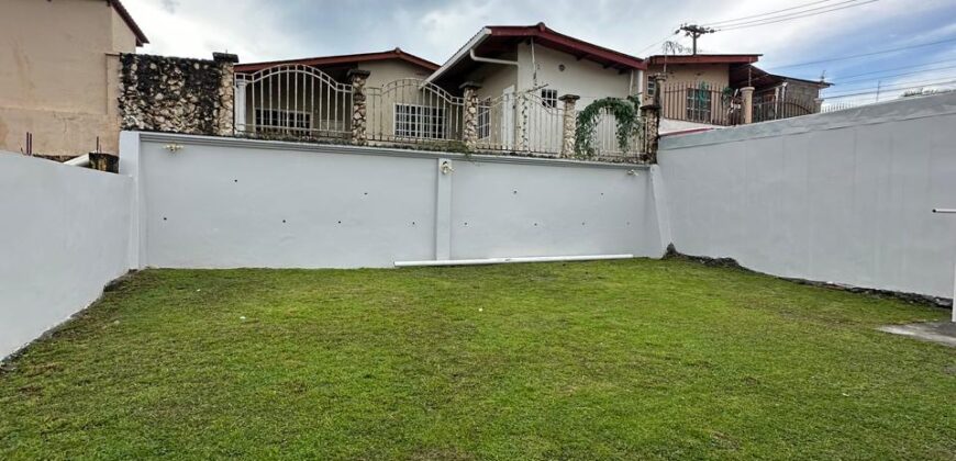 Casa Remodelada en Alquiler en Brisas del Golf