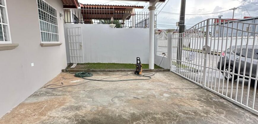 Casa Remodelada en Alquiler en Brisas del Golf