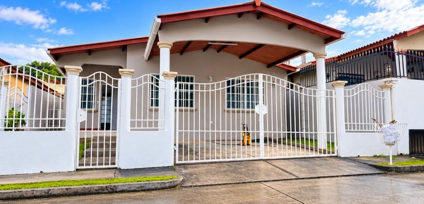 Casa Remodelada en Alquiler en Brisas del Golf