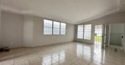 Casa Remodelada en Alquiler en Brisas del Golf