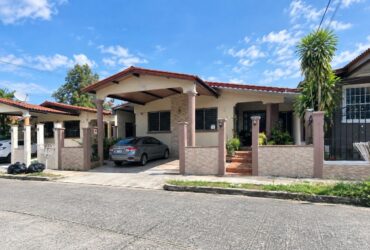 Casa semi amoblada en alquiler en Brisas del Golf | $1,100